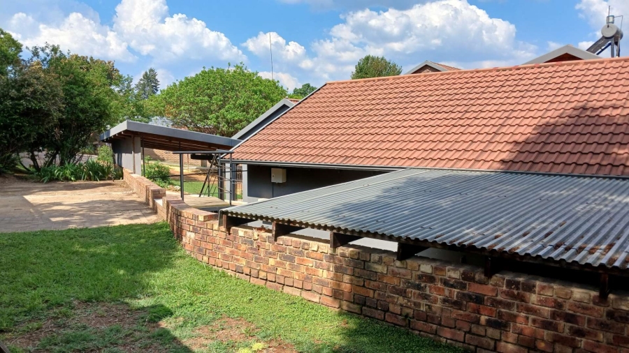 To Let 2 Bedroom Property for Rent in Hurlingham Manor Gauteng