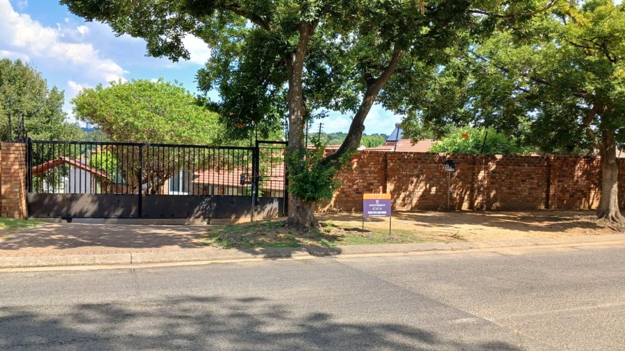 To Let 2 Bedroom Property for Rent in Hurlingham Manor Gauteng