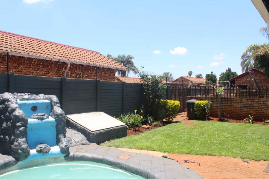 To Let 2 Bedroom Property for Rent in Hesteapark Gauteng