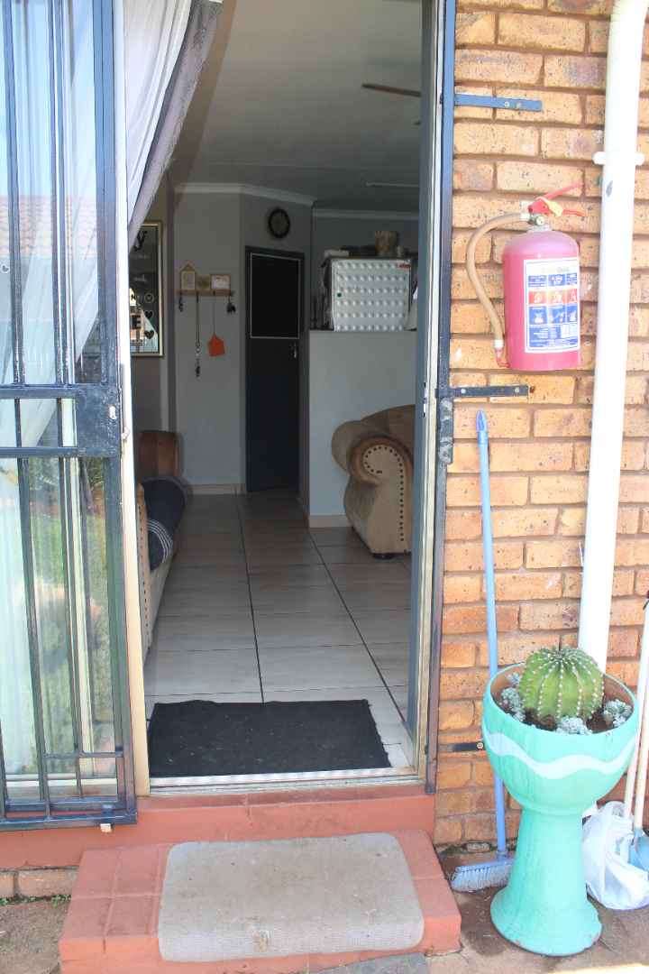To Let 2 Bedroom Property for Rent in Hesteapark Gauteng