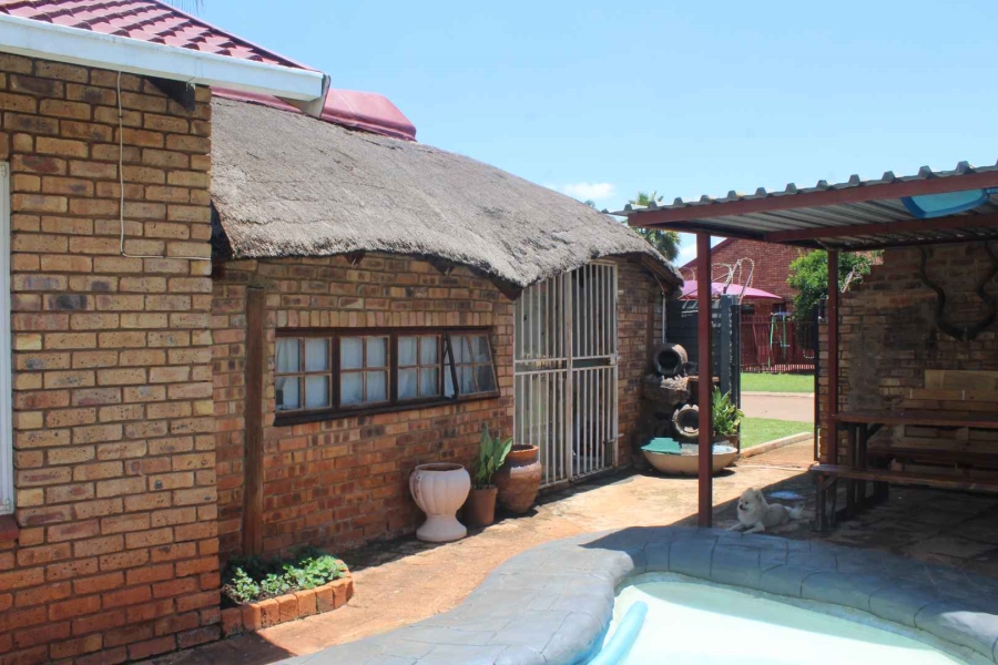 To Let 2 Bedroom Property for Rent in Hesteapark Gauteng