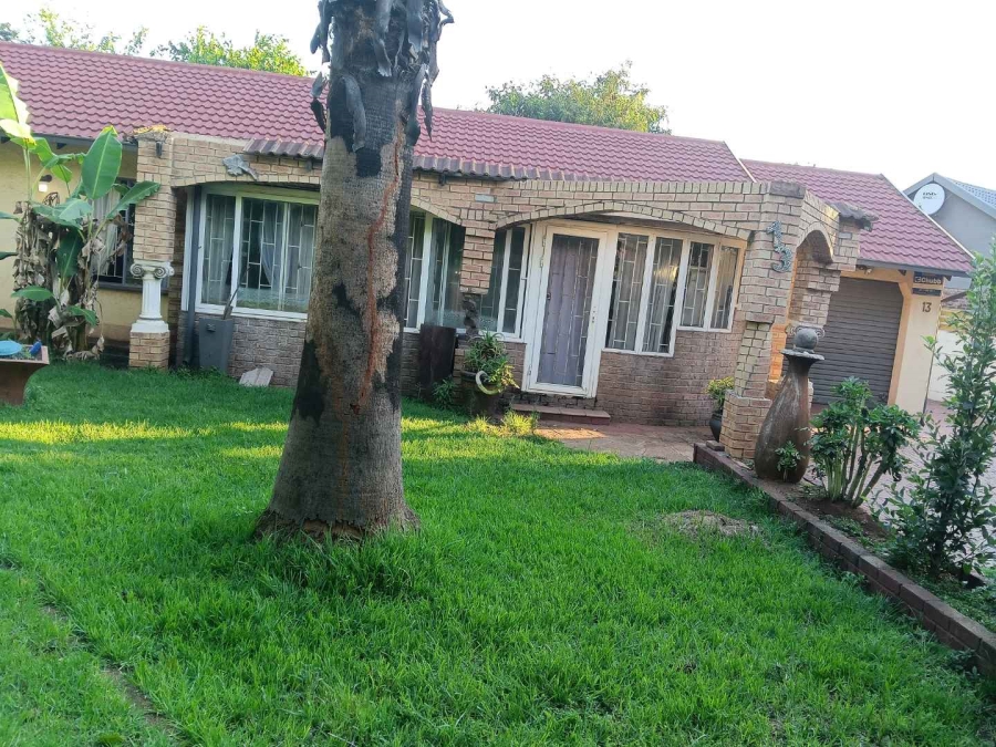 4 Bedroom Property for Sale in Crystal Park Gauteng