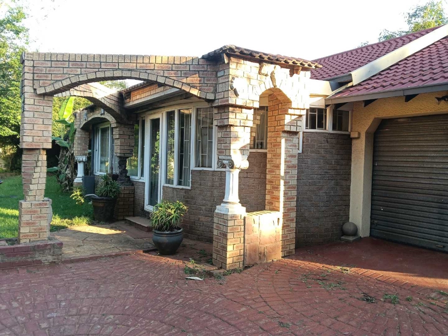 4 Bedroom Property for Sale in Crystal Park Gauteng