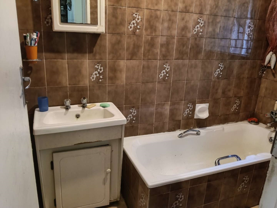 4 Bedroom Property for Sale in Crystal Park Gauteng