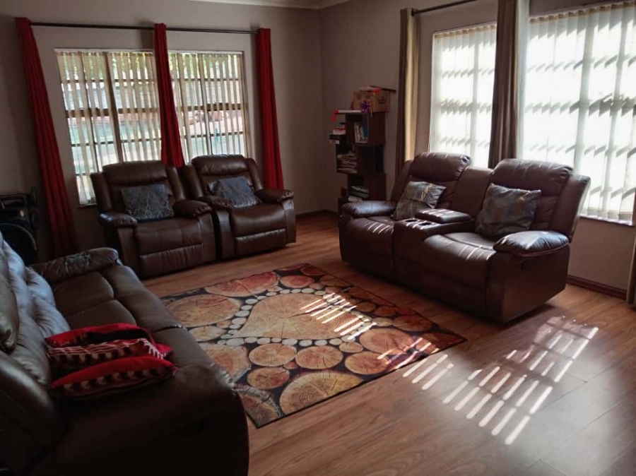 To Let 3 Bedroom Property for Rent in Allens Nek Gauteng