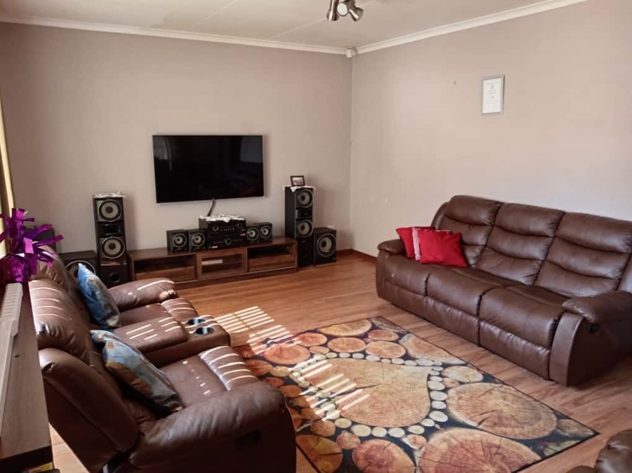 To Let 3 Bedroom Property for Rent in Allens Nek Gauteng