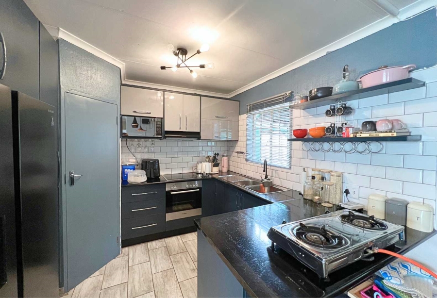 3 Bedroom Property for Sale in Annlin Gauteng