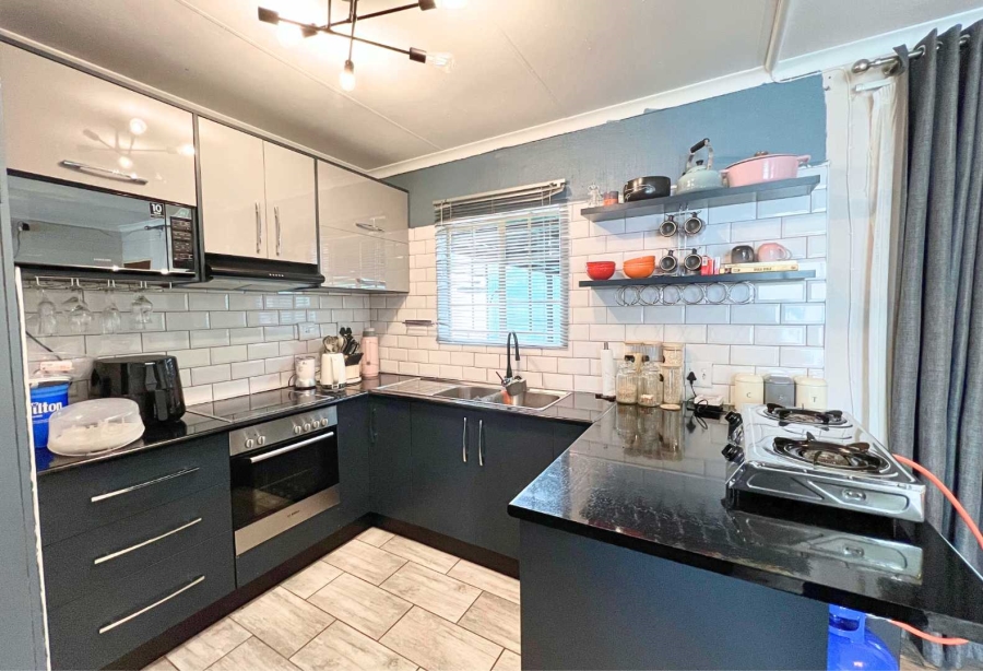 3 Bedroom Property for Sale in Annlin Gauteng