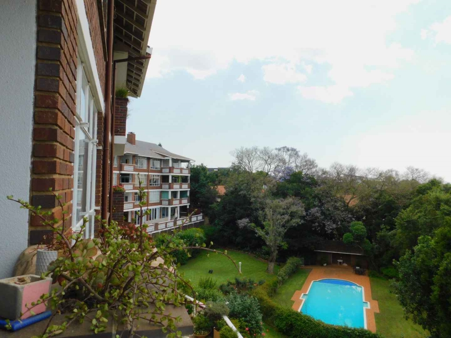 To Let 4 Bedroom Property for Rent in Illovo Gauteng