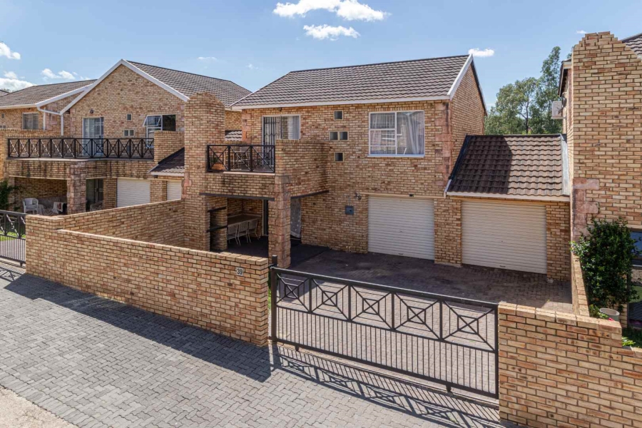 To Let 3 Bedroom Property for Rent in Wilgeheuwel Gauteng