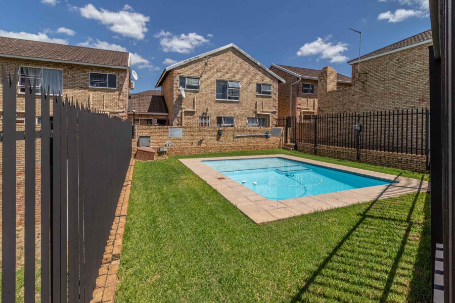 To Let 3 Bedroom Property for Rent in Wilgeheuwel Gauteng