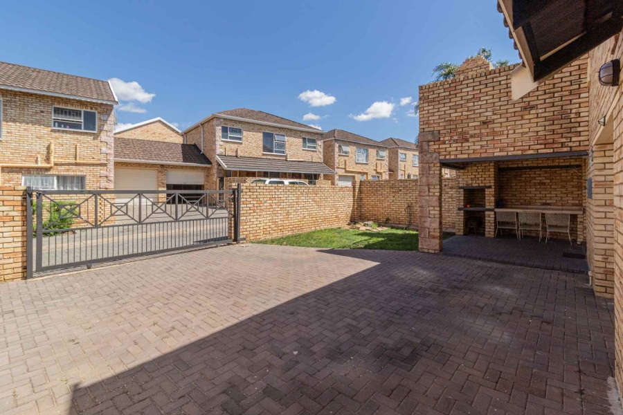 To Let 3 Bedroom Property for Rent in Wilgeheuwel Gauteng