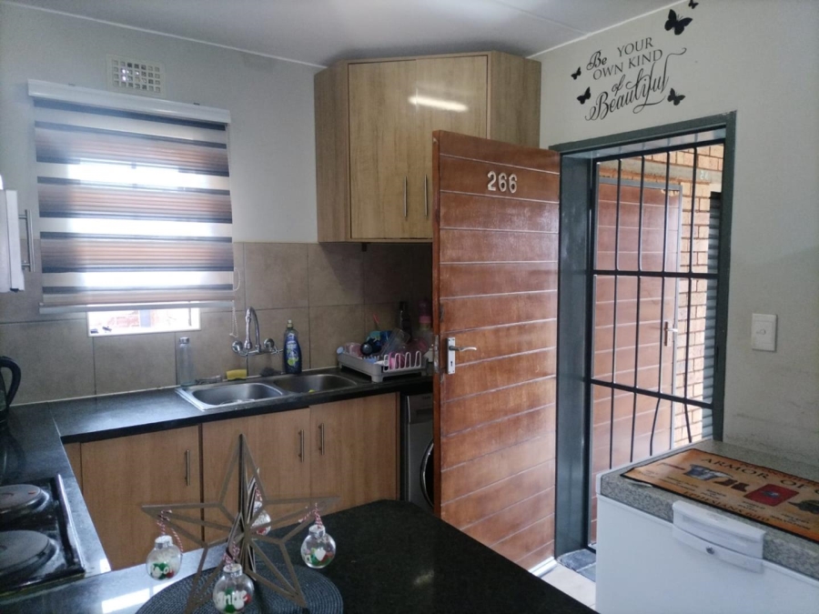 To Let 2 Bedroom Property for Rent in Kibler Park Gauteng