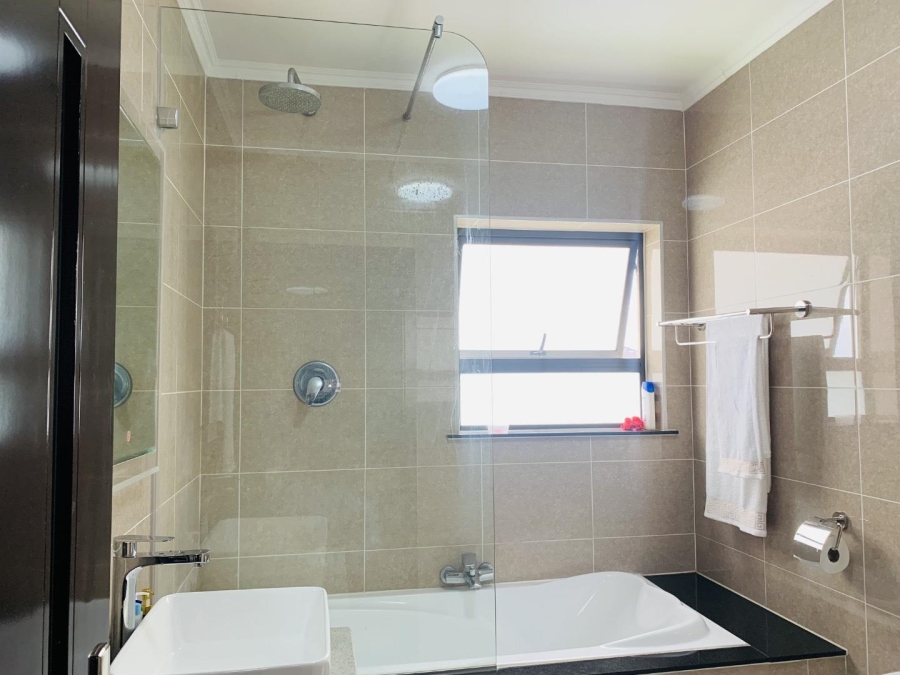 To Let 1 Bedroom Property for Rent in Fourways Gauteng