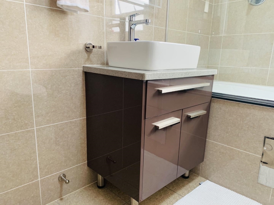 To Let 1 Bedroom Property for Rent in Fourways Gauteng