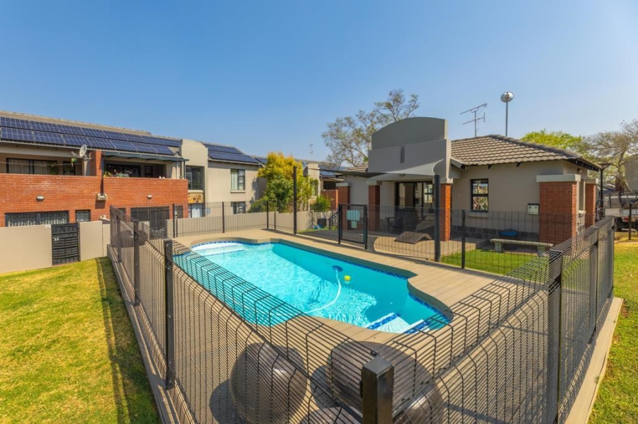 To Let 3 Bedroom Property for Rent in Fourways Gauteng