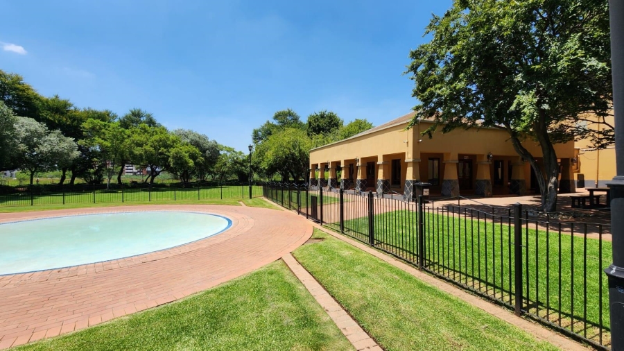 To Let 2 Bedroom Property for Rent in Eco Park Gauteng