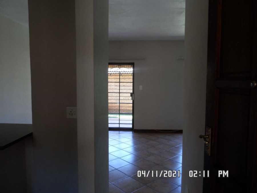 2 Bedroom Property for Sale in Faerie Glen Gauteng