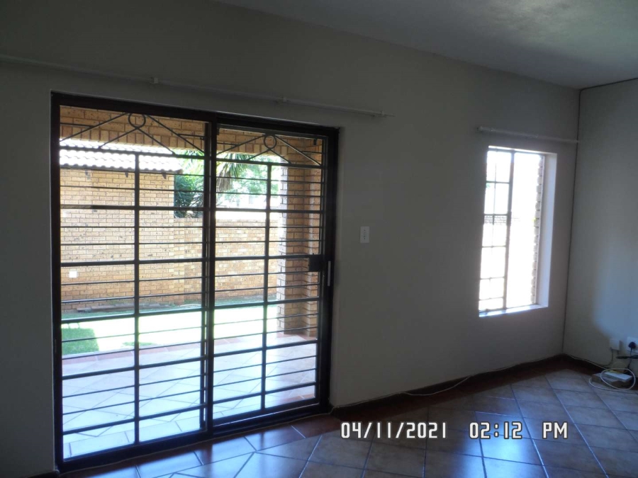 2 Bedroom Property for Sale in Faerie Glen Gauteng