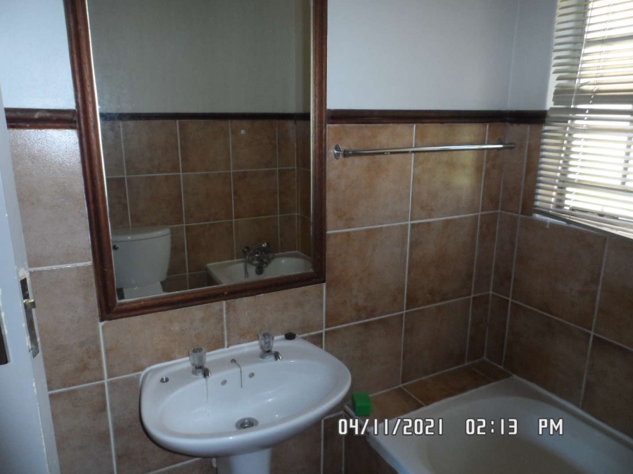 2 Bedroom Property for Sale in Faerie Glen Gauteng