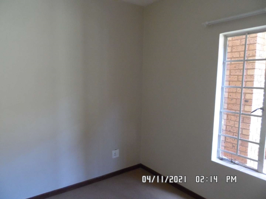 2 Bedroom Property for Sale in Faerie Glen Gauteng