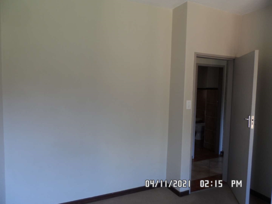 2 Bedroom Property for Sale in Faerie Glen Gauteng