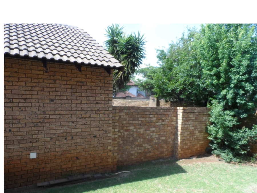 2 Bedroom Property for Sale in Faerie Glen Gauteng