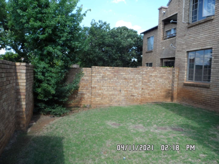 2 Bedroom Property for Sale in Faerie Glen Gauteng