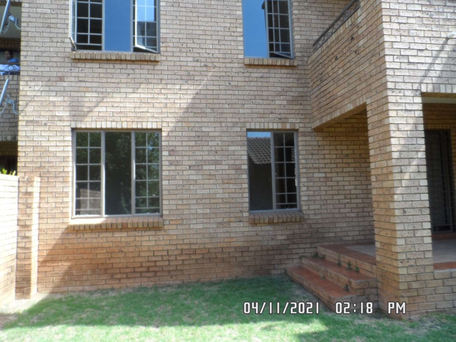 2 Bedroom Property for Sale in Faerie Glen Gauteng