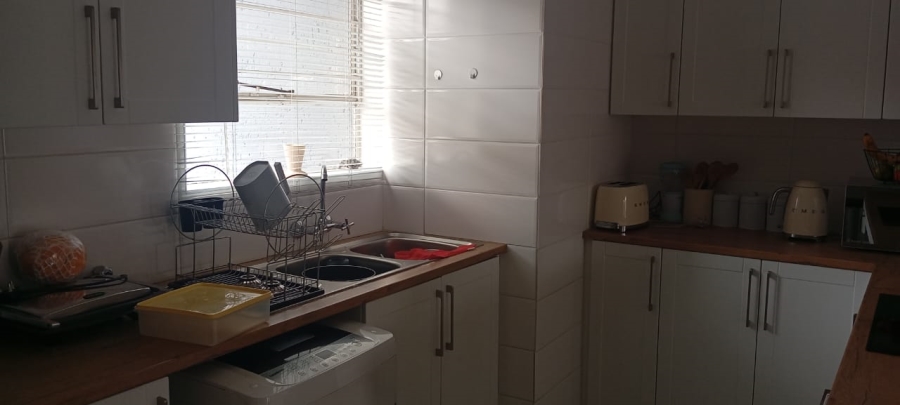 To Let 3 Bedroom Property for Rent in New Redruth Gauteng