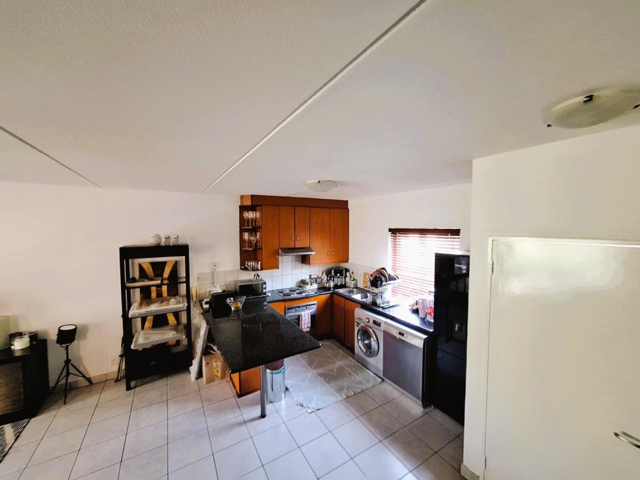 To Let 2 Bedroom Property for Rent in Magaliessig Gauteng