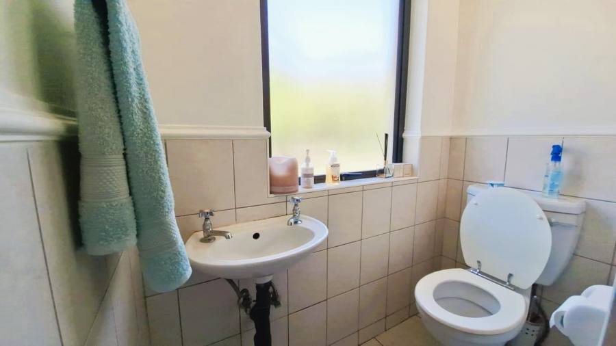 To Let 2 Bedroom Property for Rent in Magaliessig Gauteng