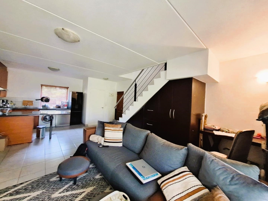 To Let 2 Bedroom Property for Rent in Magaliessig Gauteng