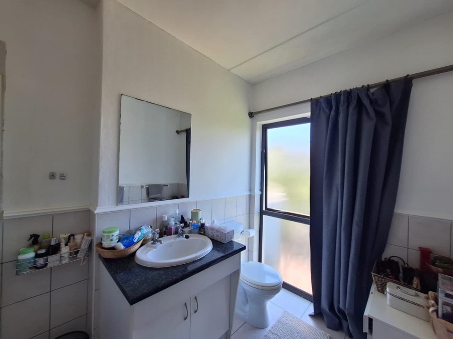 To Let 2 Bedroom Property for Rent in Magaliessig Gauteng