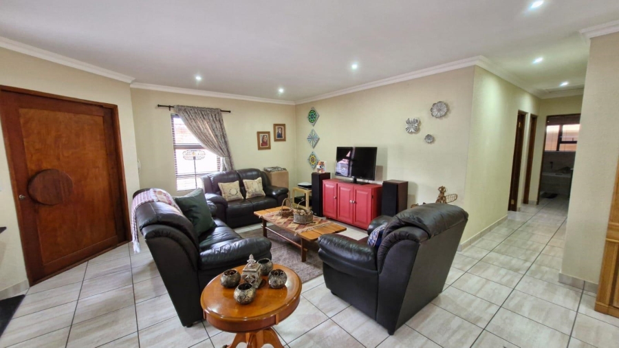 To Let 3 Bedroom Property for Rent in New Redruth Gauteng