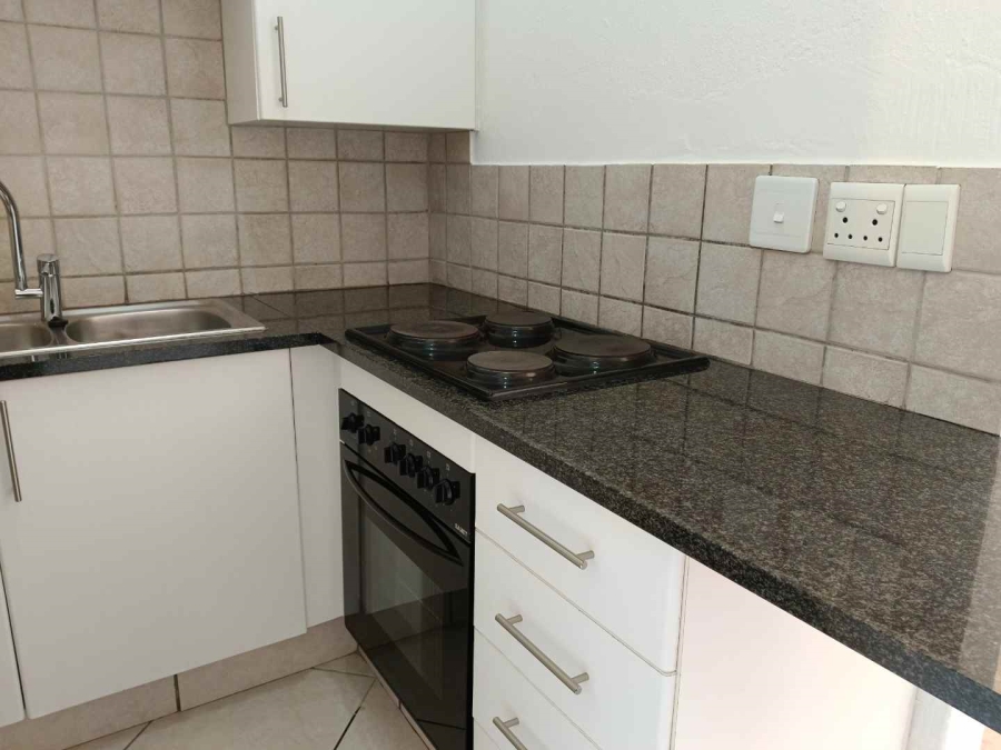 To Let 1 Bedroom Property for Rent in Honeydew Grove Gauteng