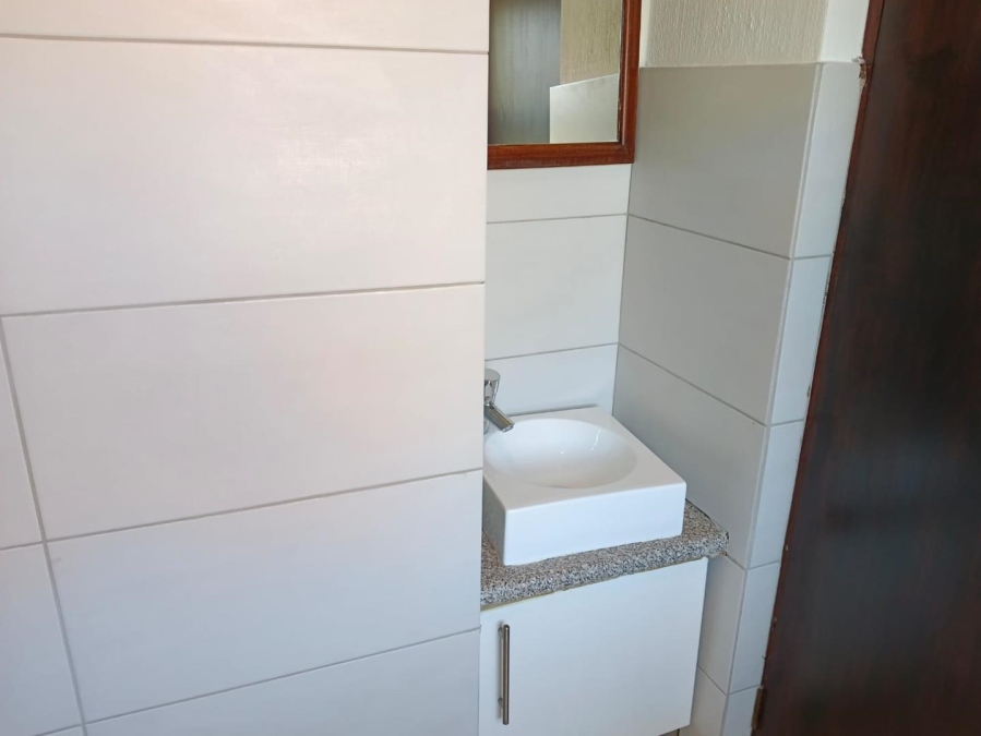 To Let 1 Bedroom Property for Rent in Honeydew Grove Gauteng