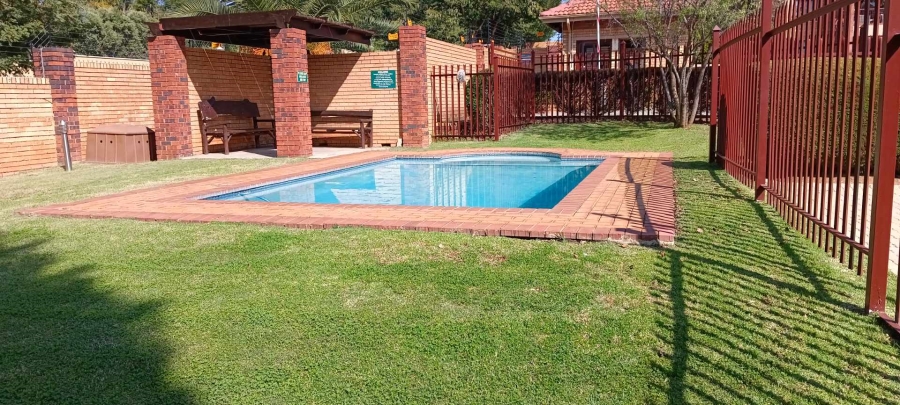 To Let 1 Bedroom Property for Rent in Honeydew Grove Gauteng