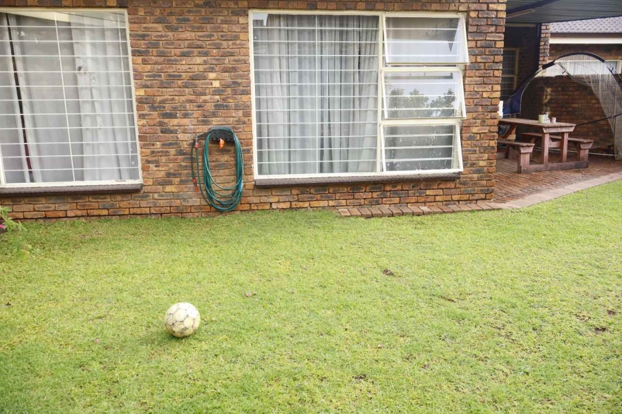 3 Bedroom Property for Sale in Brackenhurst Gauteng