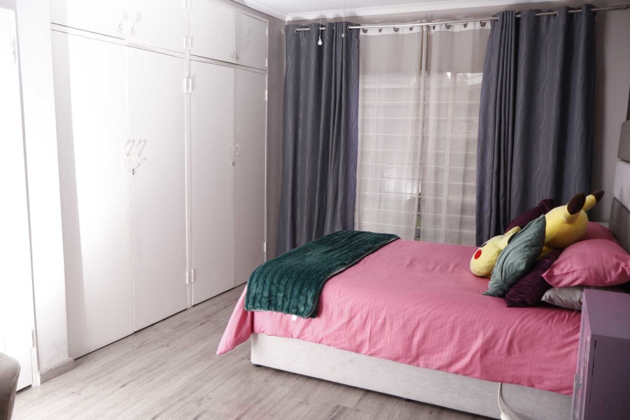 3 Bedroom Property for Sale in Brackenhurst Gauteng