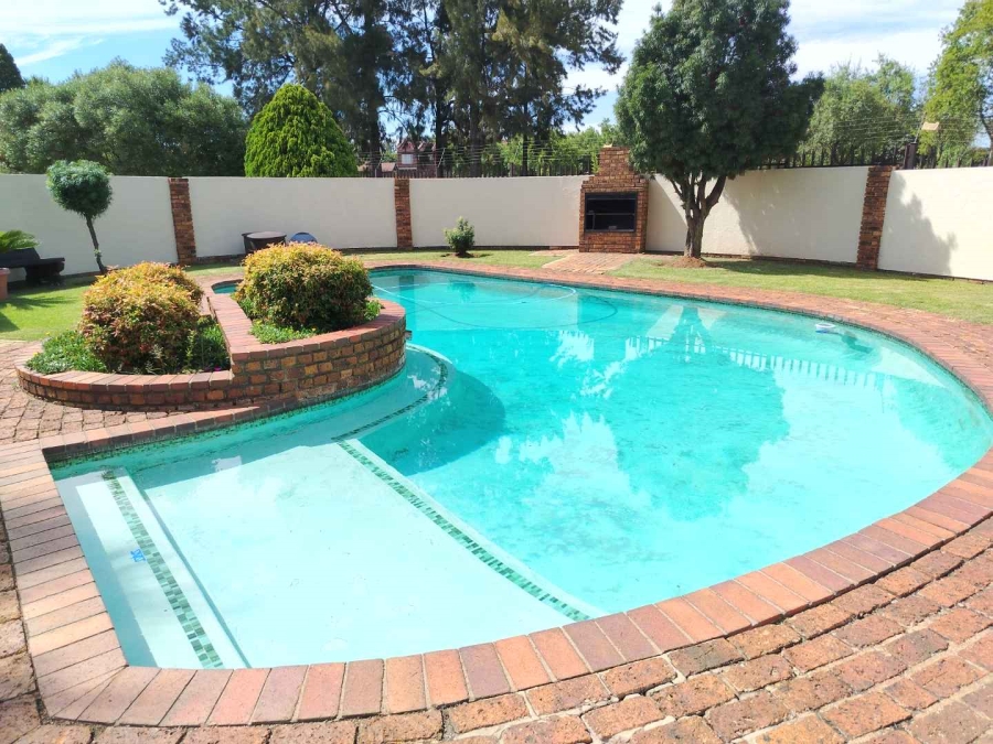 To Let 3 Bedroom Property for Rent in Brackenhurst Gauteng