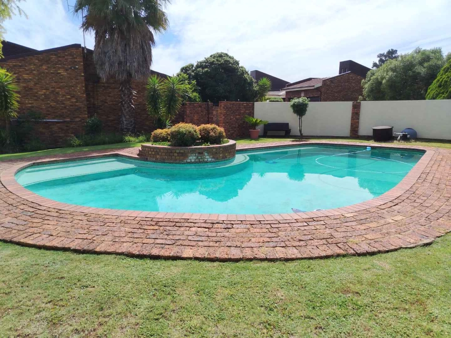 To Let 3 Bedroom Property for Rent in Brackenhurst Gauteng