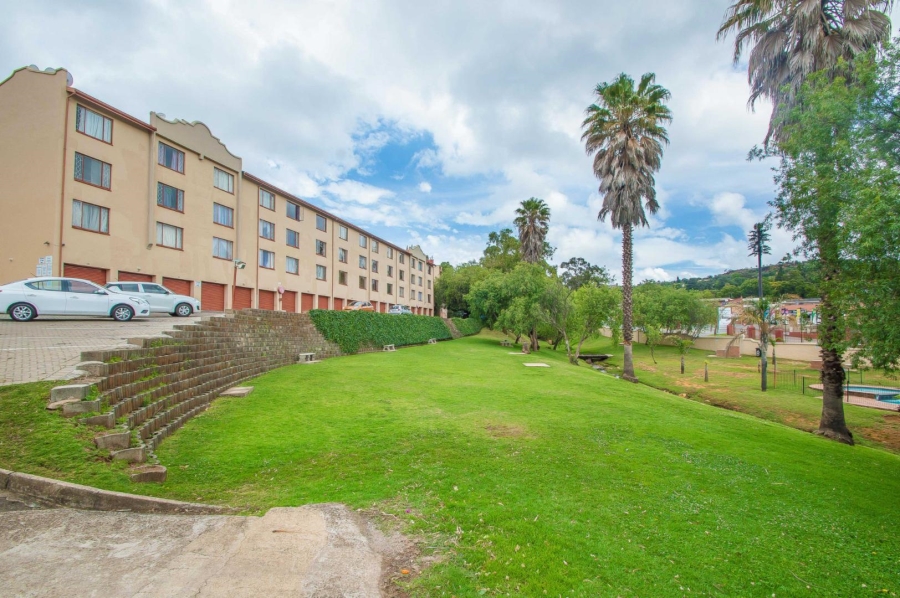 To Let 2 Bedroom Property for Rent in Helderkruin Gauteng