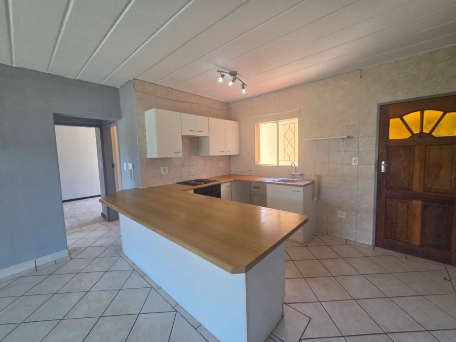 To Let 2 Bedroom Property for Rent in Helderkruin Gauteng
