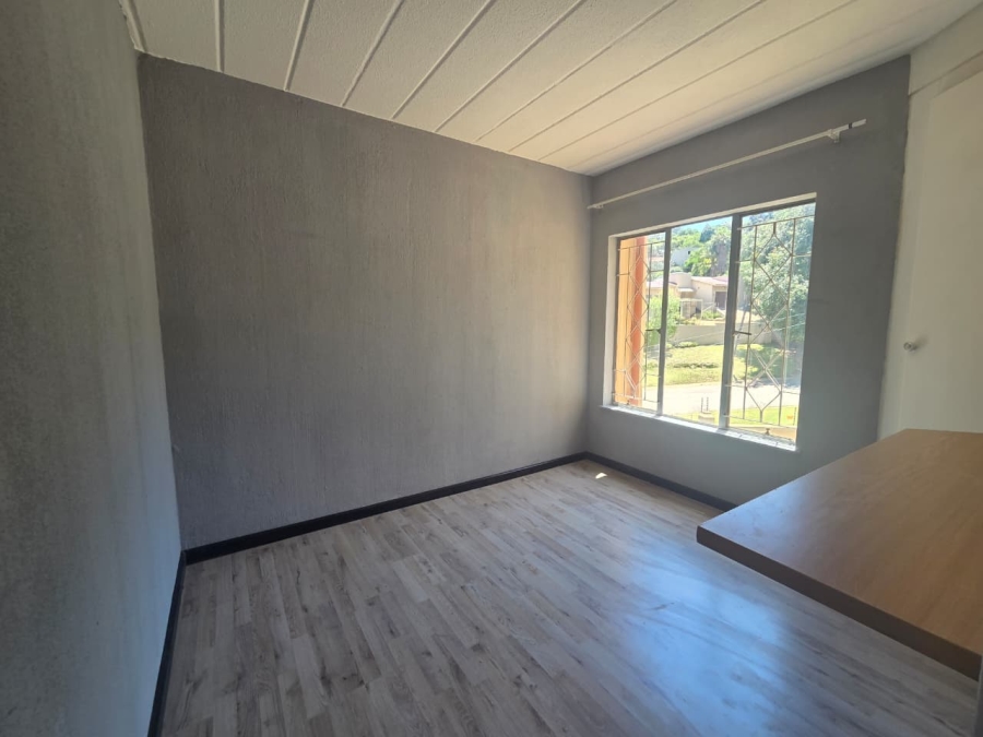 To Let 2 Bedroom Property for Rent in Helderkruin Gauteng