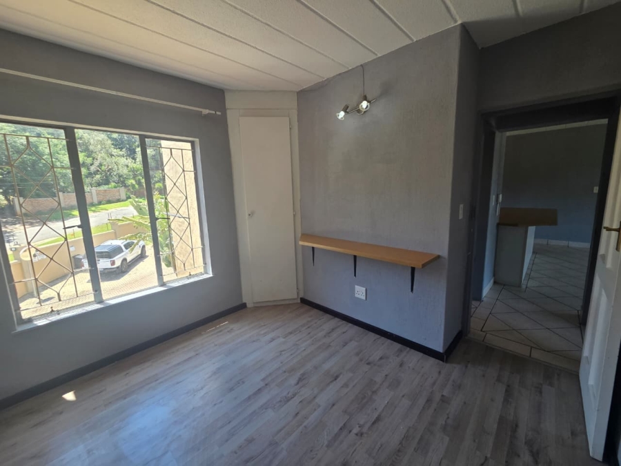 To Let 2 Bedroom Property for Rent in Helderkruin Gauteng