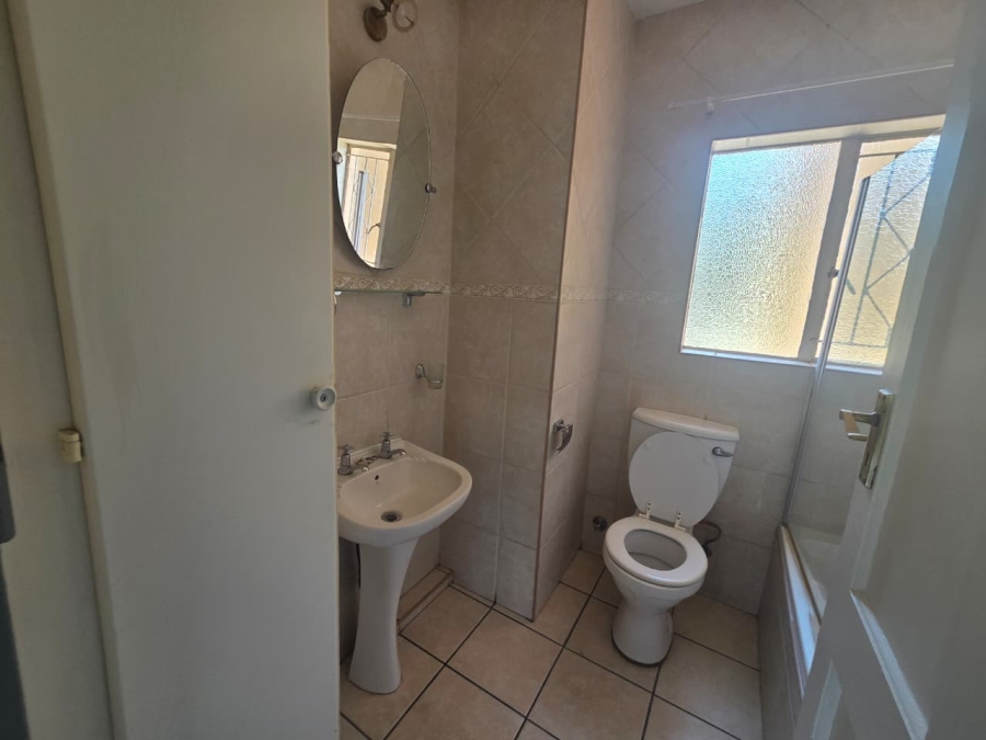 To Let 2 Bedroom Property for Rent in Helderkruin Gauteng