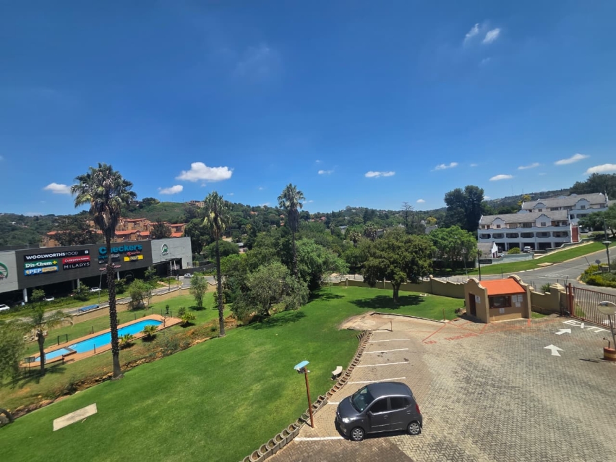 To Let 2 Bedroom Property for Rent in Helderkruin Gauteng