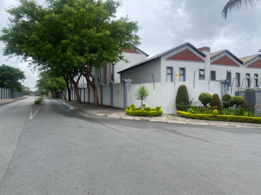 2 Bedroom Property for Sale in Honeydew Grove Gauteng