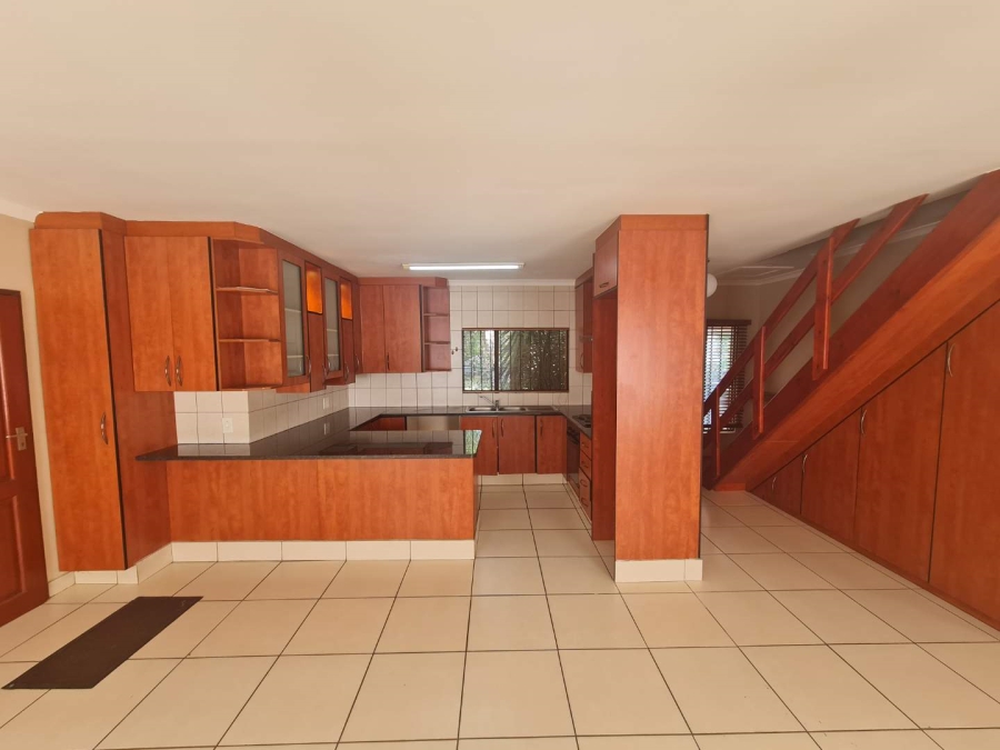 To Let 3 Bedroom Property for Rent in Fontainebleau Gauteng